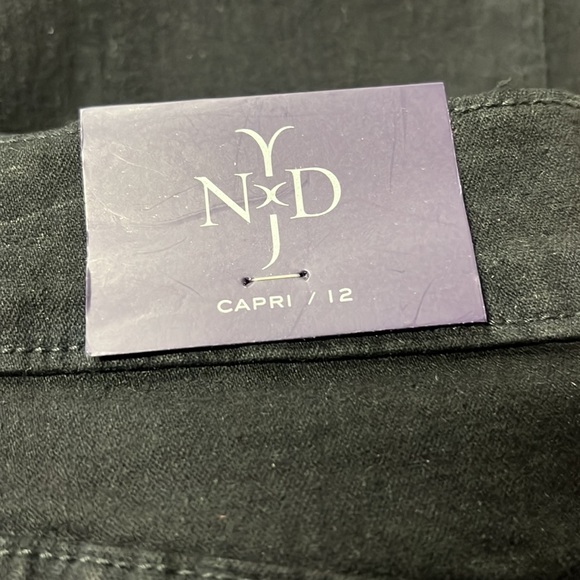 Not your daughters capri jeans.  women’s size 12. Black - Picture 5 of 5